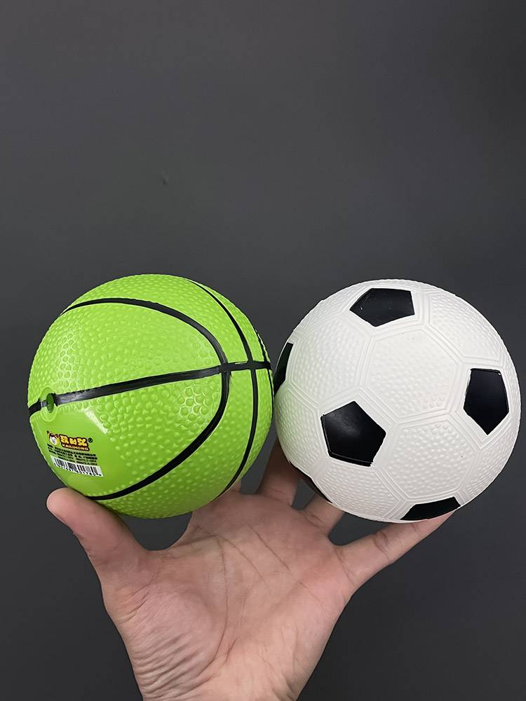 Four inches for a high-ball kid's toy ball boy, and a thick inflatable kindergarten to train his hands on outside blue football