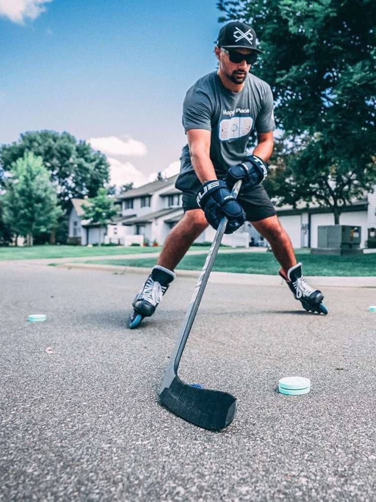 Spot in the United States imported Green Biscuit land ice hockey green biscuits super smooth drought ice hockey training ball