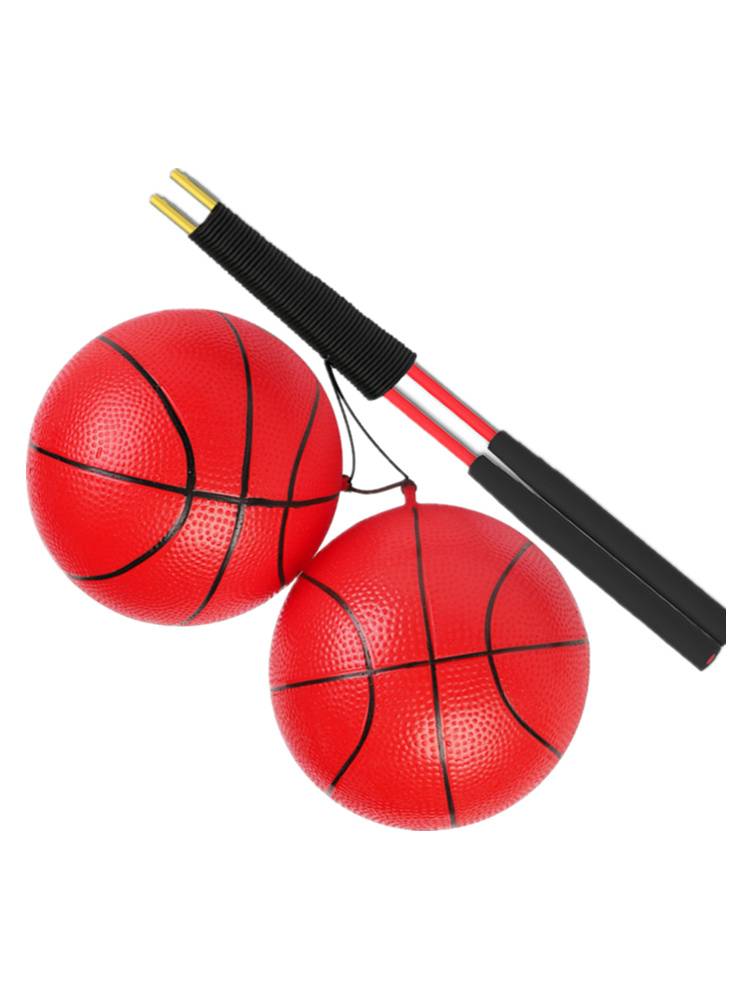 Middle -aged and elderly Wuji fitness player shakes the ball outdoor exercise and throws the ball.