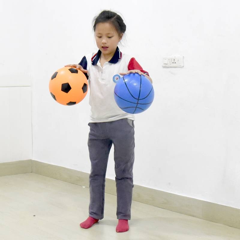 Boutique thickened children's small leather ball kindergarten baby basketball shooting outdoor elastic football inflatable ball toys