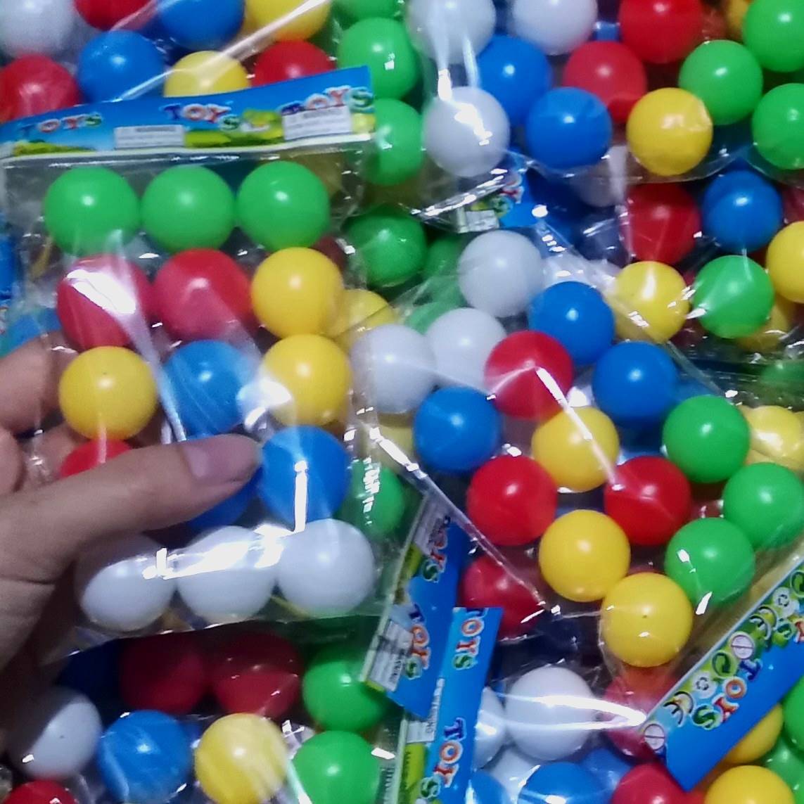 HDPE hollow plastic ball toy plastic small ball hard shell smooth without pattern ball ejection ball throwing the ball