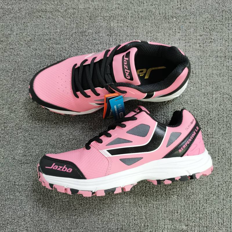 High-end leakage of a professional girl's lawn hockey shoes