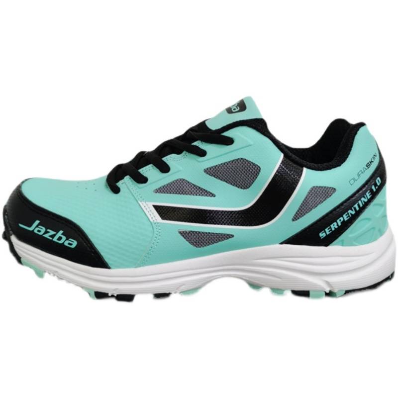 High-end leakage of a professional girl's lawn hockey shoes