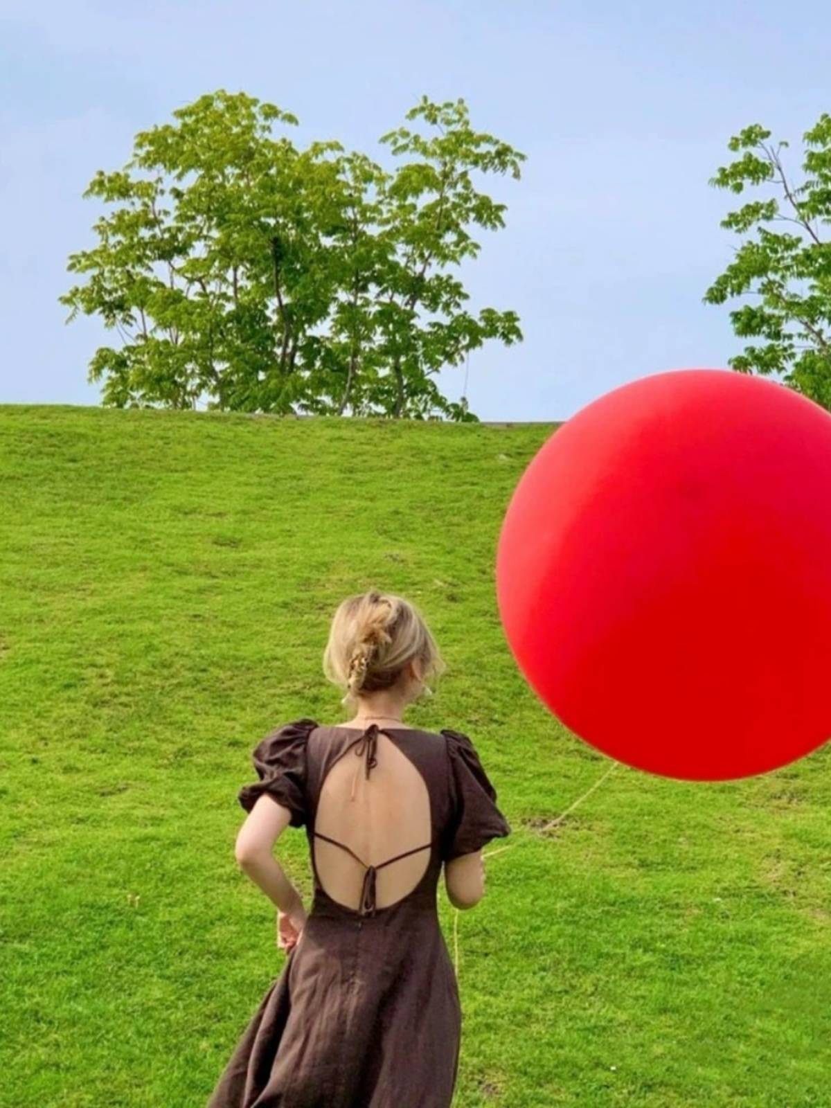 Douyin is the same inflatable oversold balloon thickened grassland children to shoot outdoor camping toys net red decompression ball