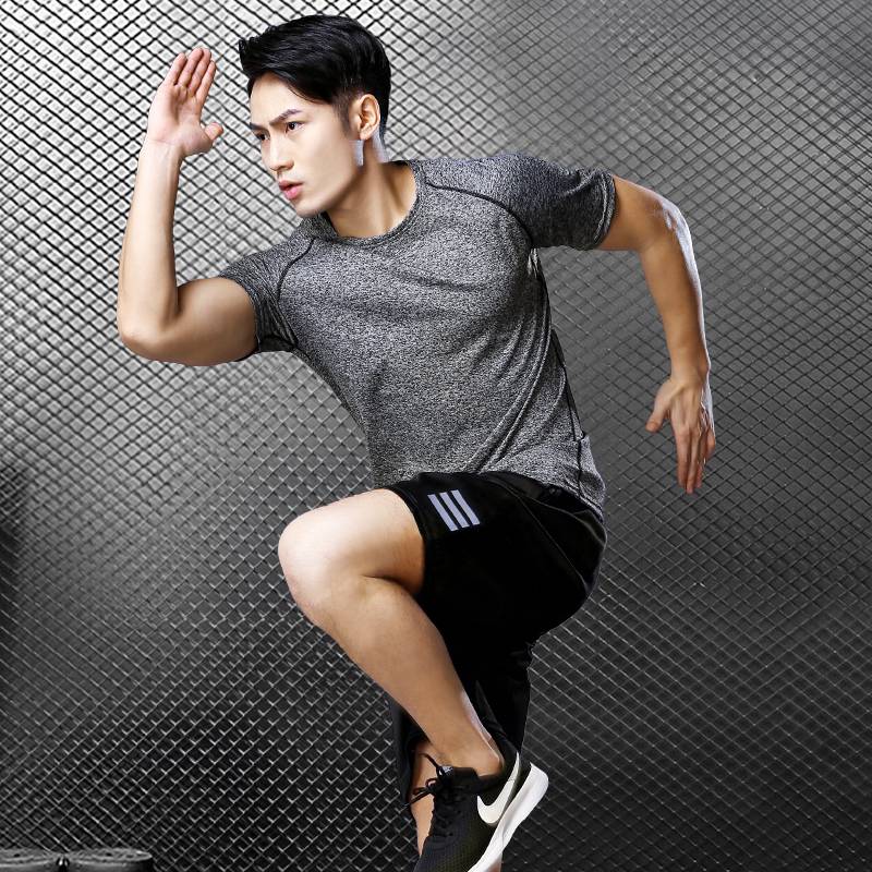 a sports suit for men's gym clothes, a summer ice-t-shirt, short-sleeved shorts