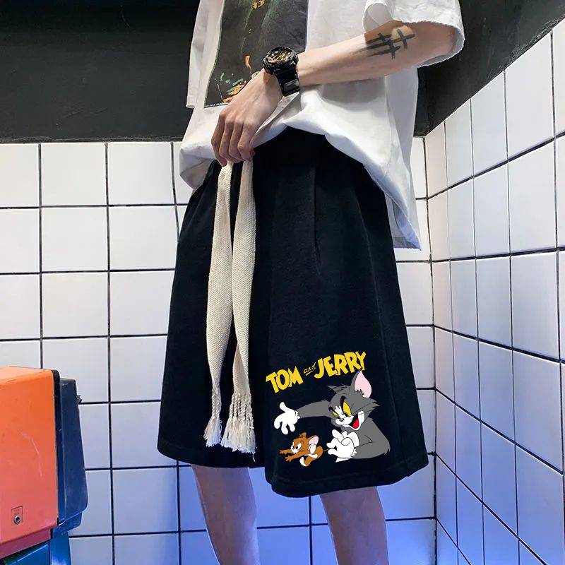 Cat catch mouse net red shorts black