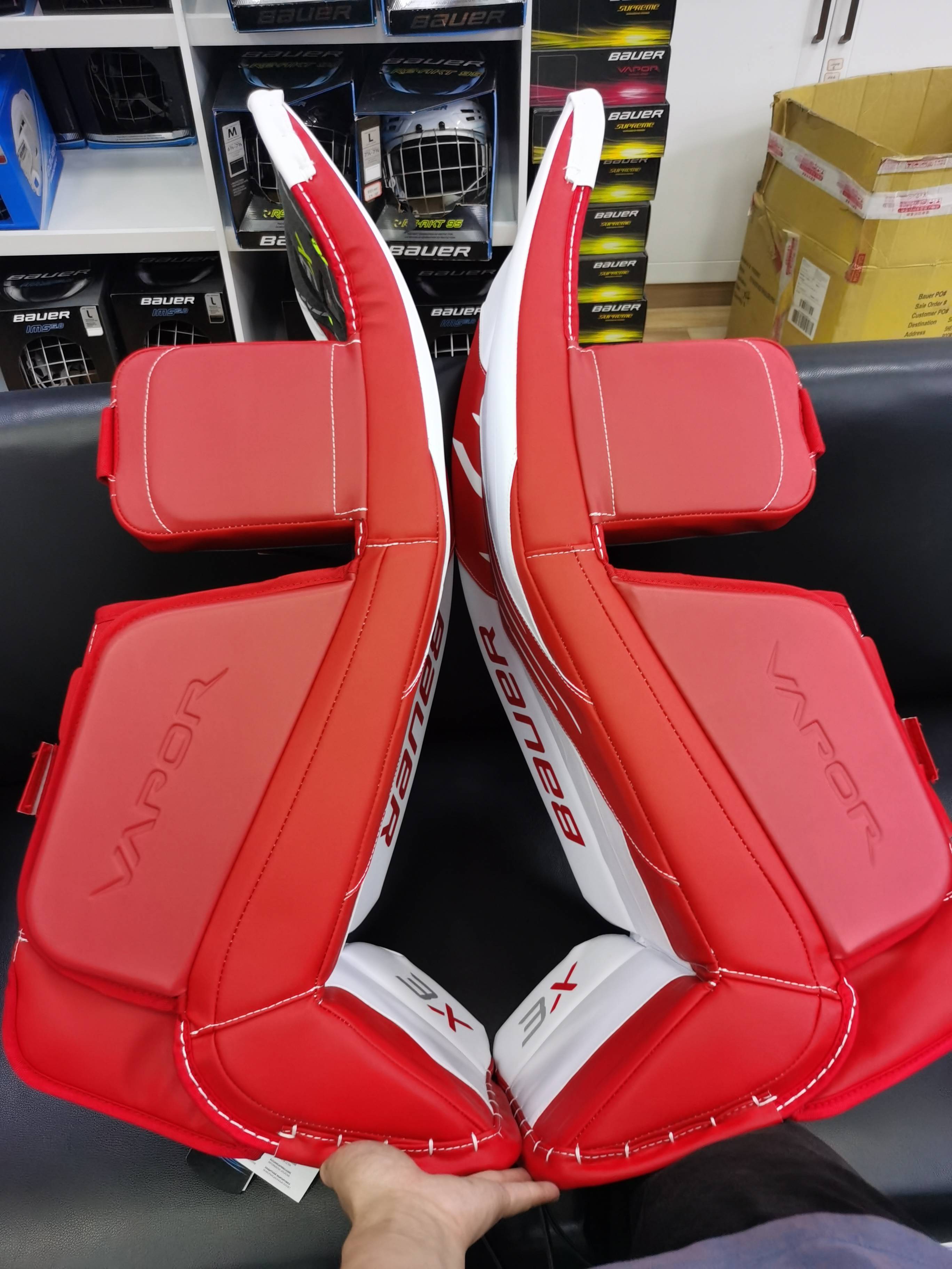 The new Ball Ice Hockey goalkeeper's leg protection bauer 3X young adult goalkeeper legged baffle gear equipment