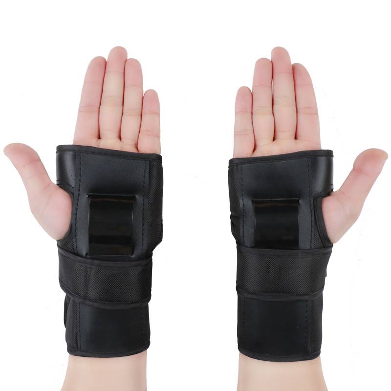 Roller skater's hand-guarded adult child skater skater skater, both sides of the Lord