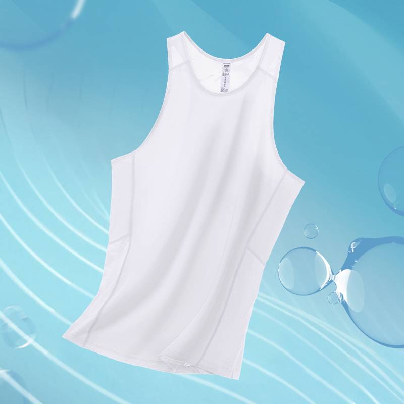 A SPORTS VEST FOR A MAN WITH A HOT, THIN SUMMER DRY SHIRT AND A SWEATY T-SHIRT T-SHIRT TRAINING SUIT