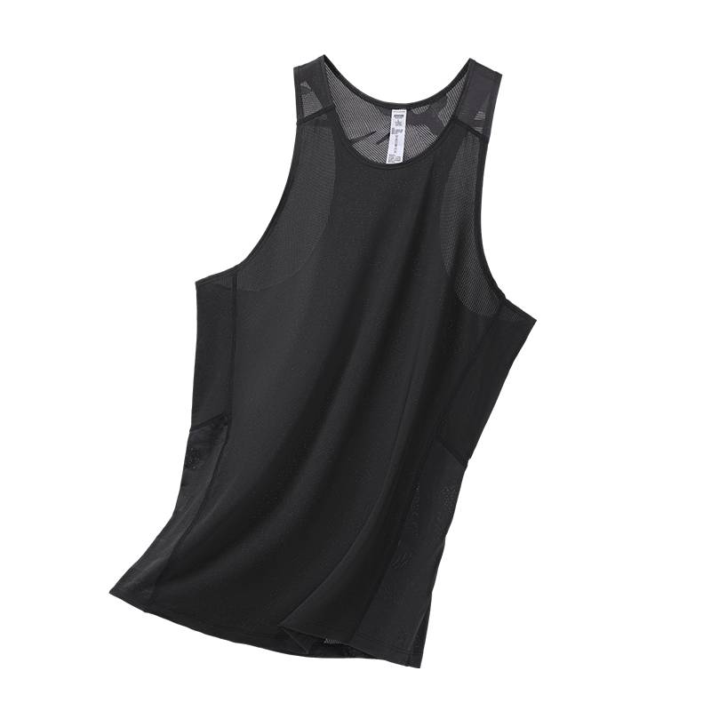 A SPORTS VEST FOR A MAN WITH A HOT, THIN SUMMER DRY SHIRT AND A SWEATY T-SHIRT T-SHIRT TRAINING SUIT