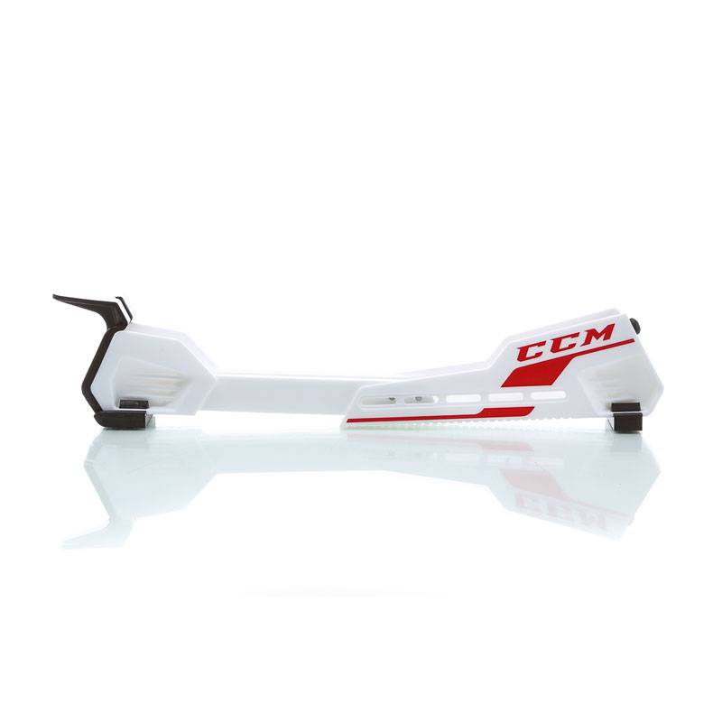 THE IMPORT OF A CCM SKATER KIT WITH A VIABLE MULTIFUNCTIONAL SKATER SET REGULATES A HOCKEY SHOE PROTECTION KIT
