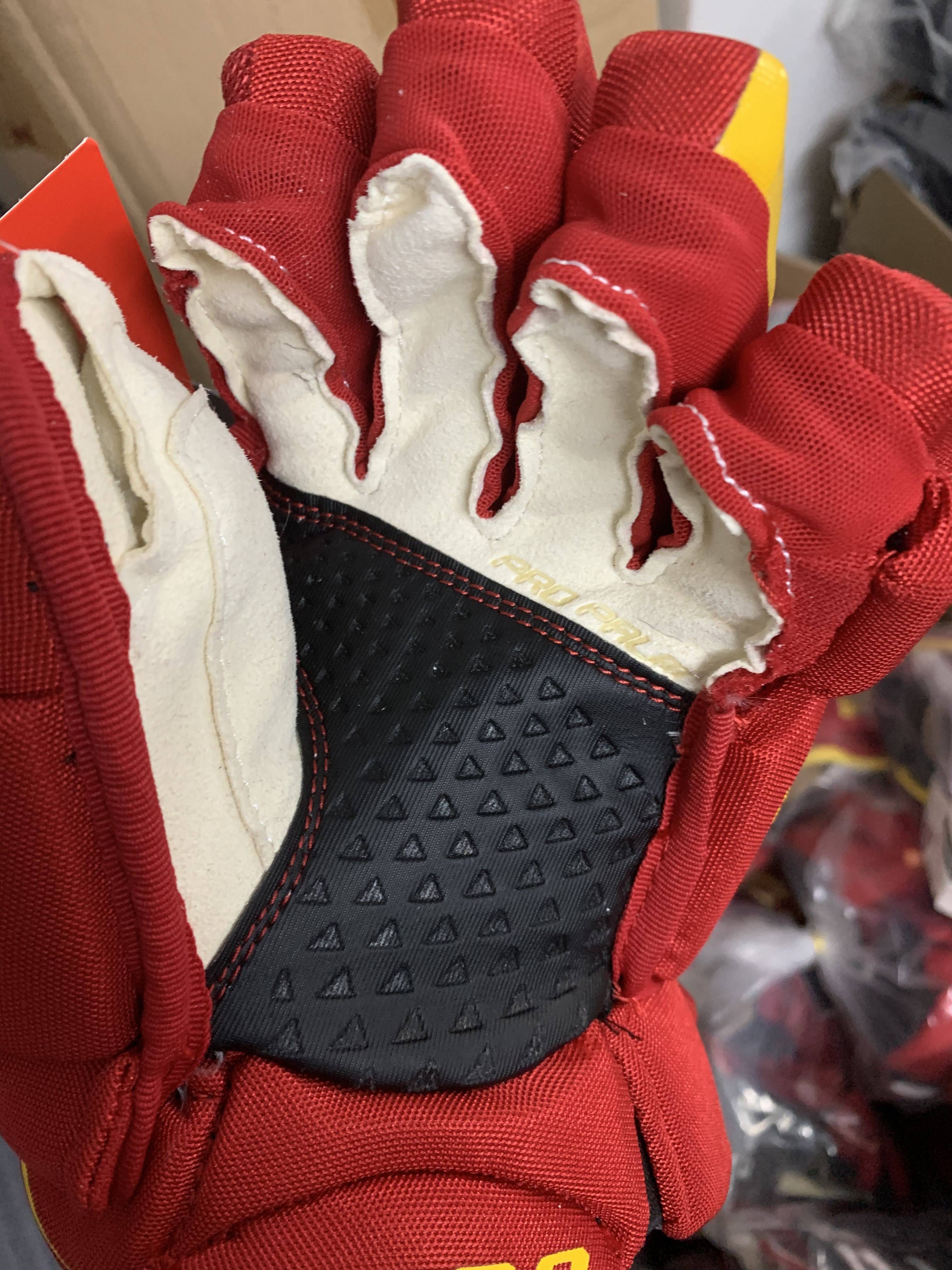 Canadian CCM Ice Hockey Gloves FT390 Youth 10 11 12 inches