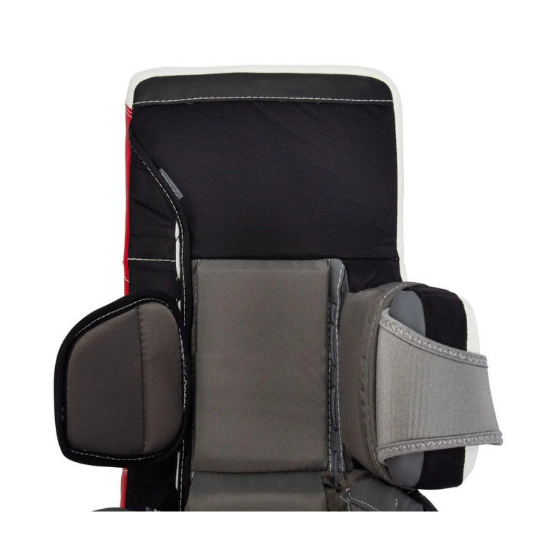 Warrior Ritual G5 Warriors Ice Hockey goalkeeper to protect their legs and presented small knee pads