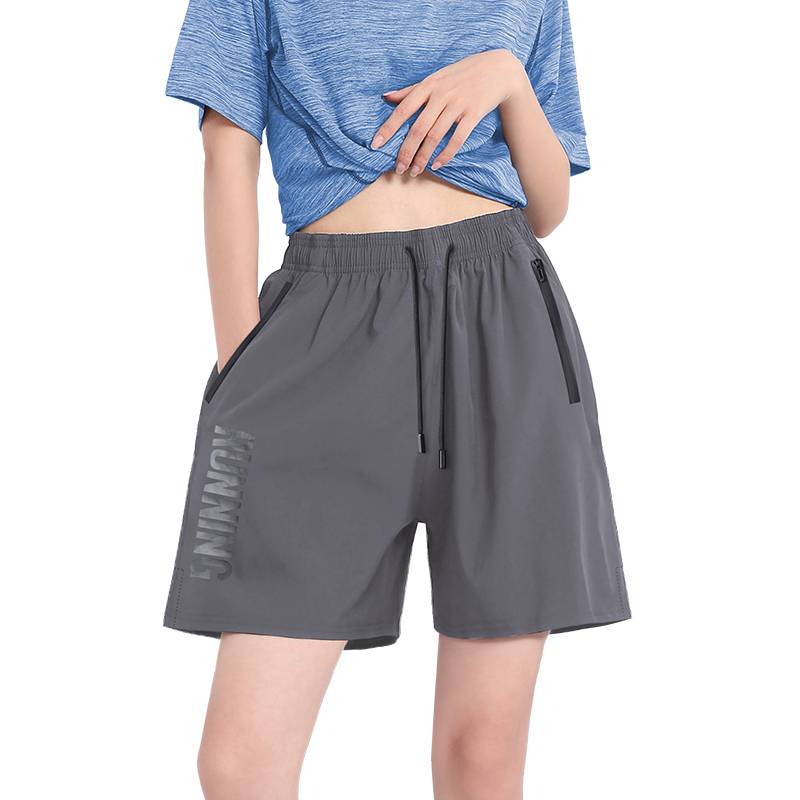 A sports shorts girl with a hot, dry and loose summer tweezer