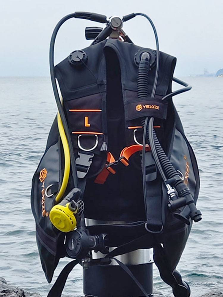 Deep diving buoyantic regulator BCD inflatable vest vest vest, back to fly lung equipment full set of back oxygen cylinders