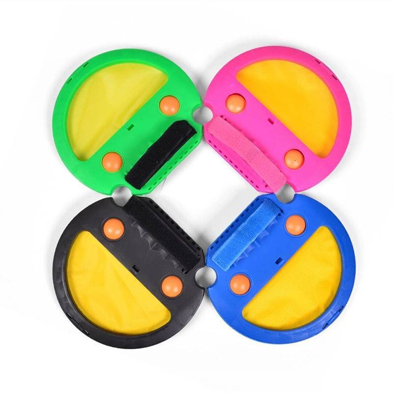 Hand grab the ball and throw the ball funny hand pinching the ball to connect the adult kindergarten outdoor parental movement sense training equipment