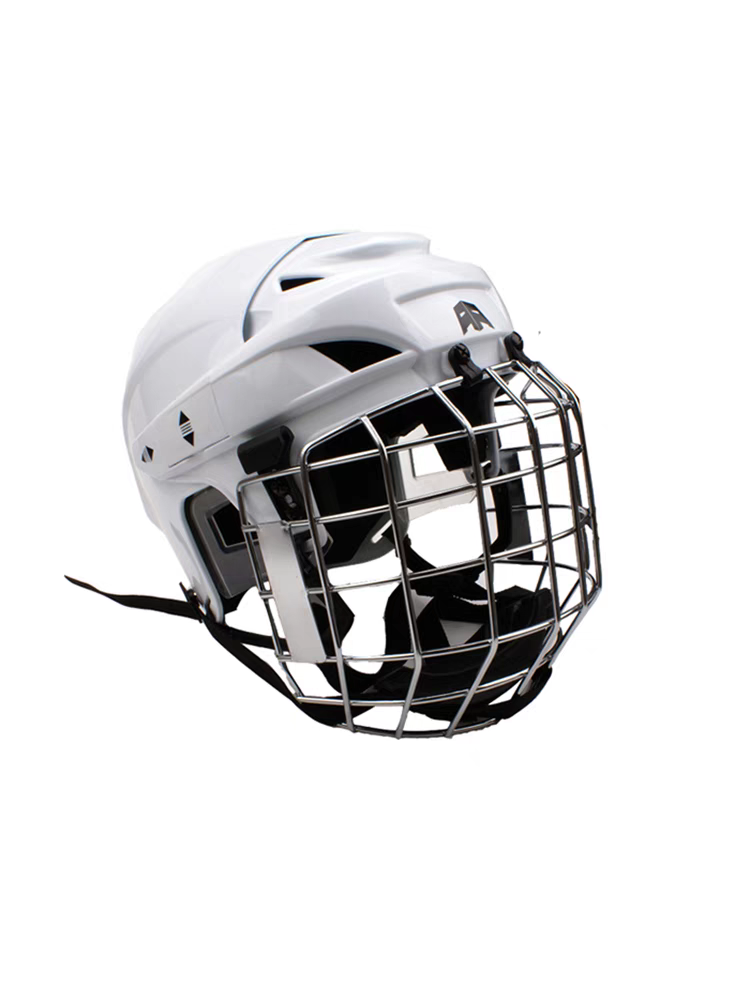 BAUER IS SPECIALIZING IN HOCKEY HELMETS FOR YOUNG CHILDREN AND YOUTH IN SKI HELMETS