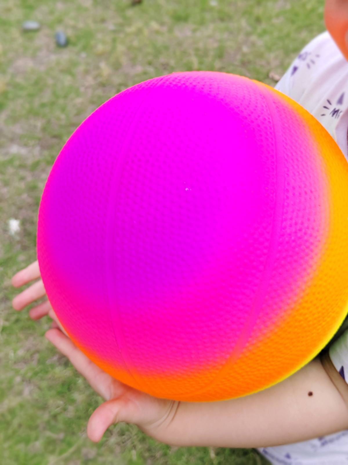 Children 8 -inch elastic color basketball inflatable toys kindergarten plastic rainbow white football outdoor shooting