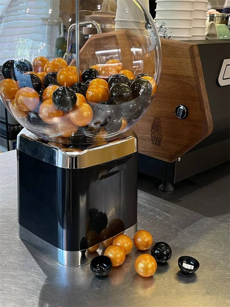 [Default non -coin] Small black (about 50 bright golden balls+50 black balls)