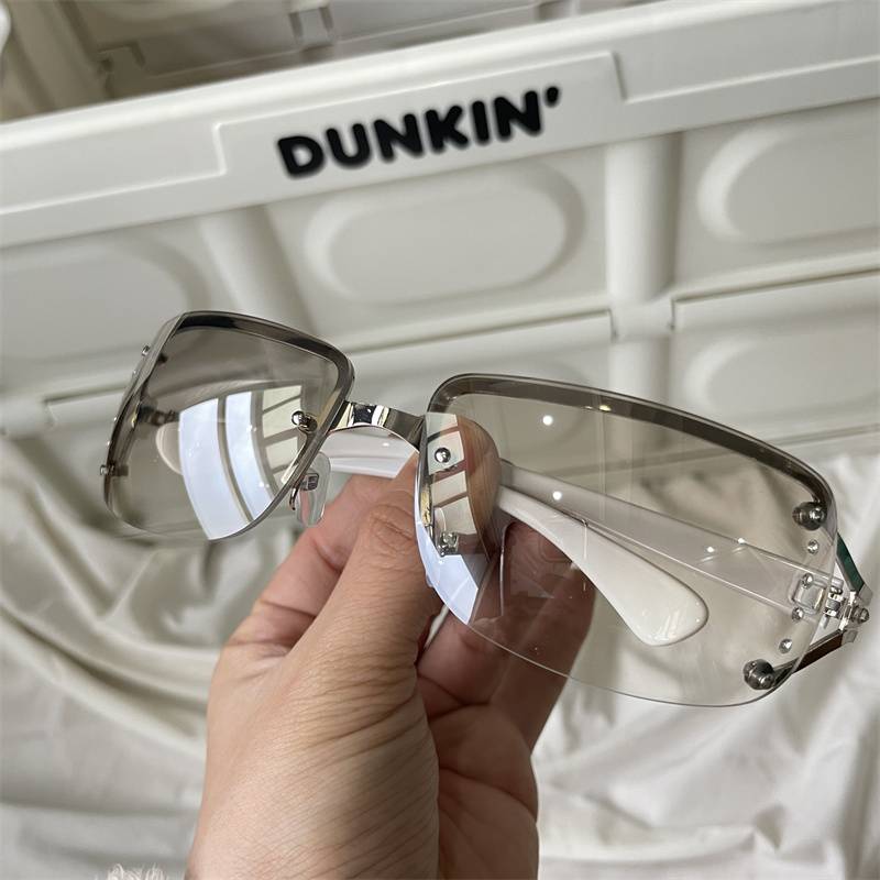 Diamond glasses