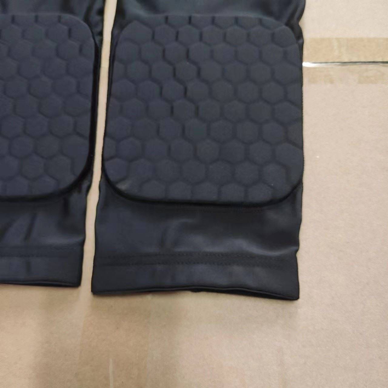 Basketball honeycomb anti -collision knee professional male sweat -absorbing training sports leg protection students equipped with children's protective gear