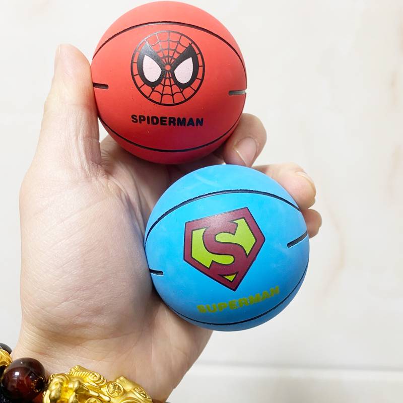 1 red spider+1 blue superman
