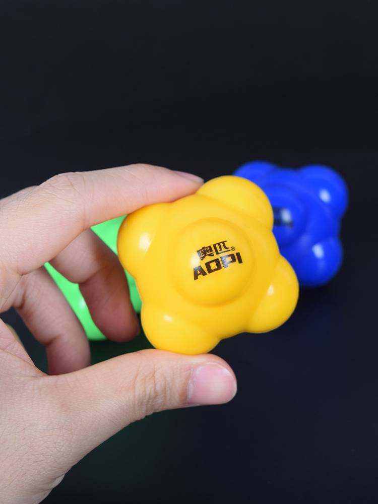 August hexagonal ball sensitive reaction ball football basketball ping -pong agility speed training multi -direction rebound to the ball