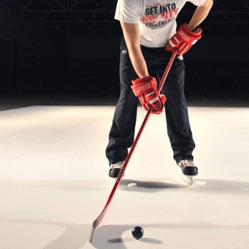 The ground solid hockey training ball player drew the new Smartball 2020