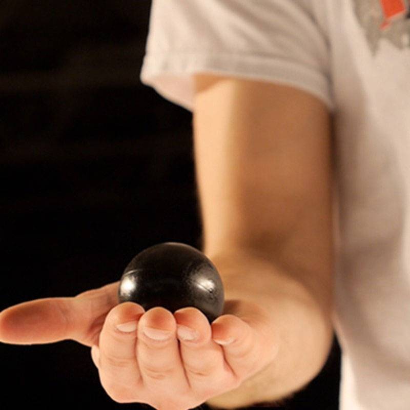 The ground solid hockey training ball player drew the new Smartball 2020
