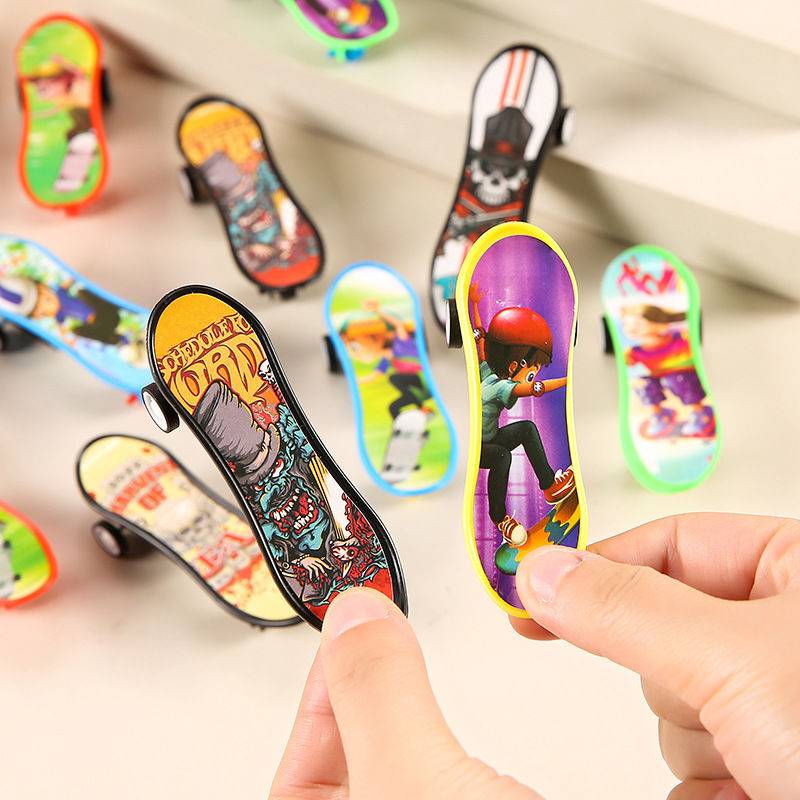 Finger skateboarding toys Children taxi car men and women babies on the night market hot selling gifts and goods mini mini