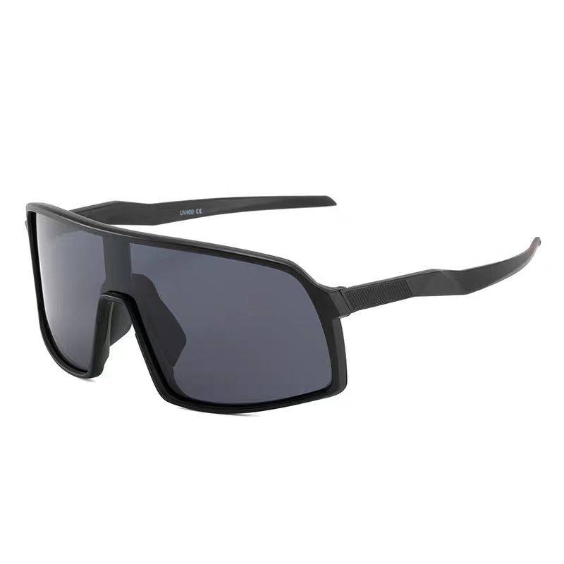 Black frame black and gray film (polarized) giving glasses box