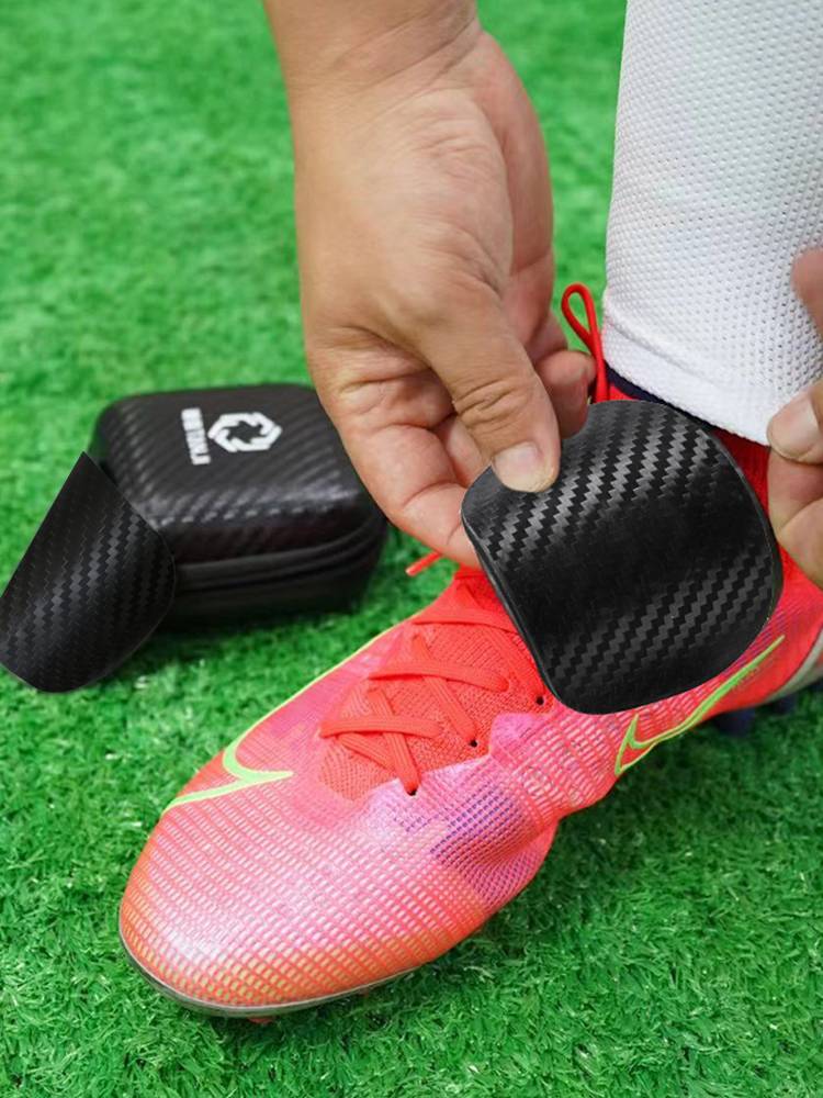 Carbon pole light and light carbon fiber maintenance leg board competition training children adult football sheet professional foot guard board