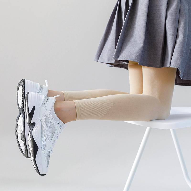 Surgeon-proof-legged cuffs ride on ice-snack-sock-legged basketball-legged men and women spend the summer on air to protect their knees