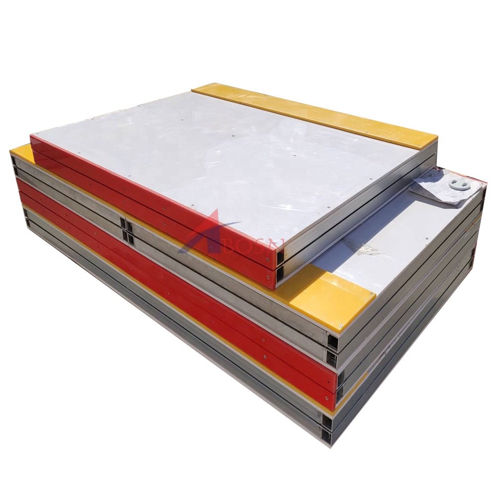 Portable ice hockey dasher board / ice rink fence