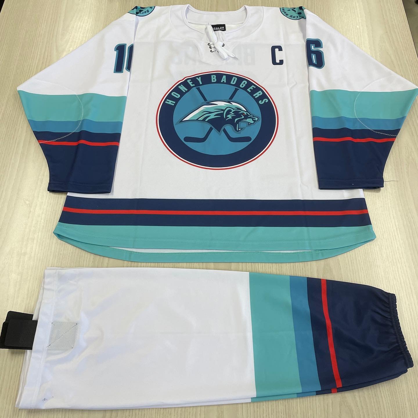 2024 custom embroidery team hockey jerseys good quality fast turnaround sublimated tackle twill hockey uniform