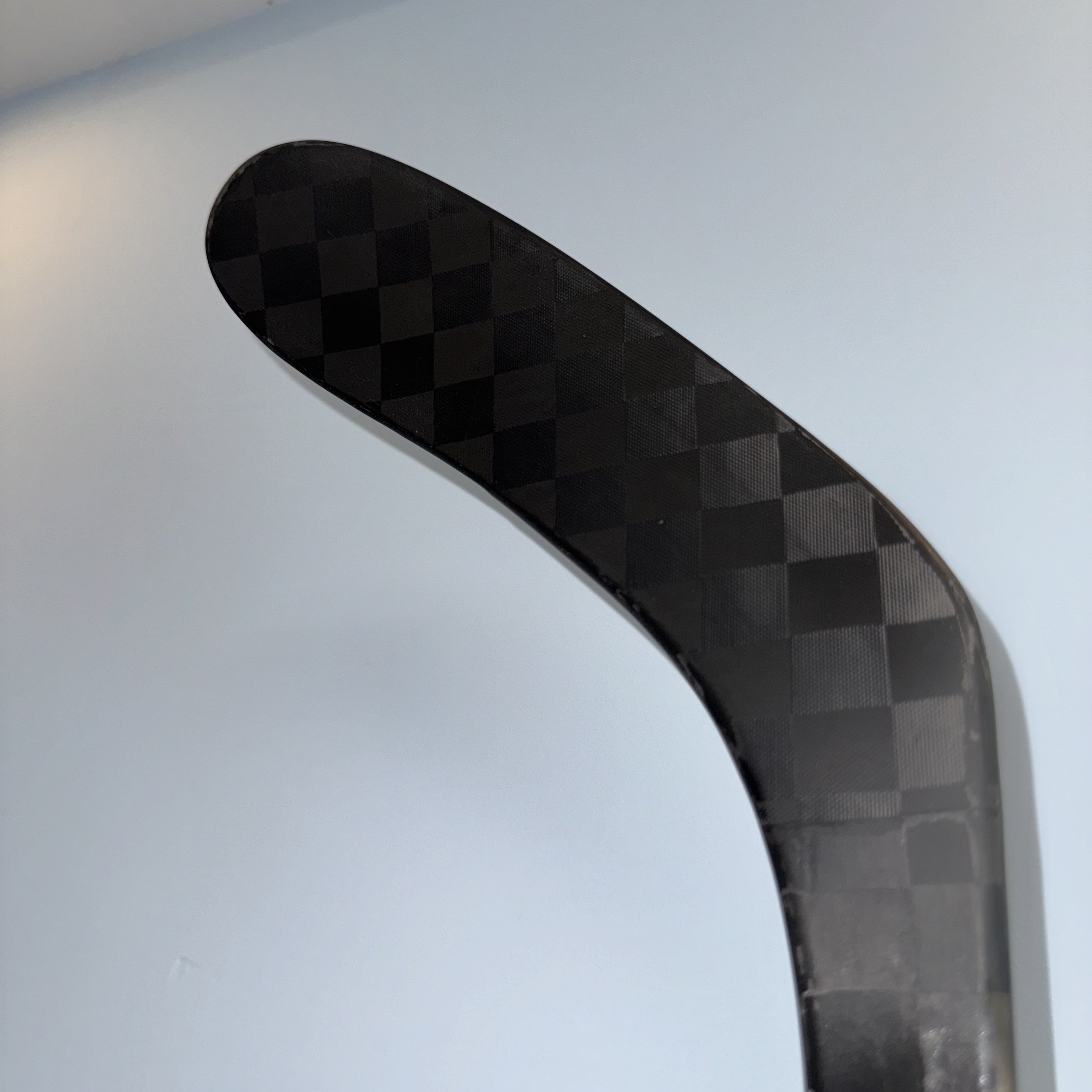 Advanced New Mold Tech Custom 100% Carbon Hockey Factory Pro Stock Custom Black Silk Carbon Ice Hockey SR Stick is a high