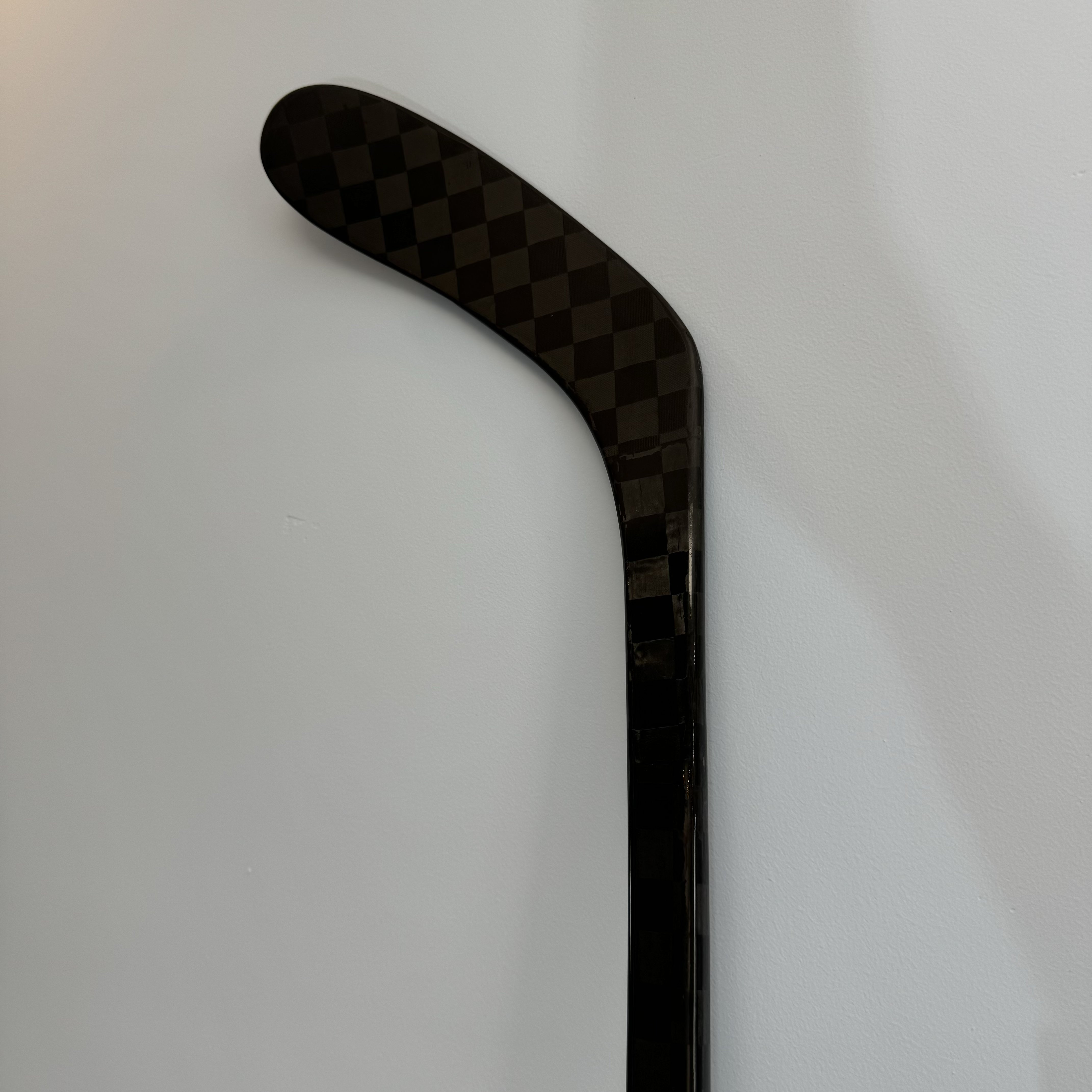 The 2024 China factory custom ice hockey stick is professional carbon fiber with P92/P28 curves