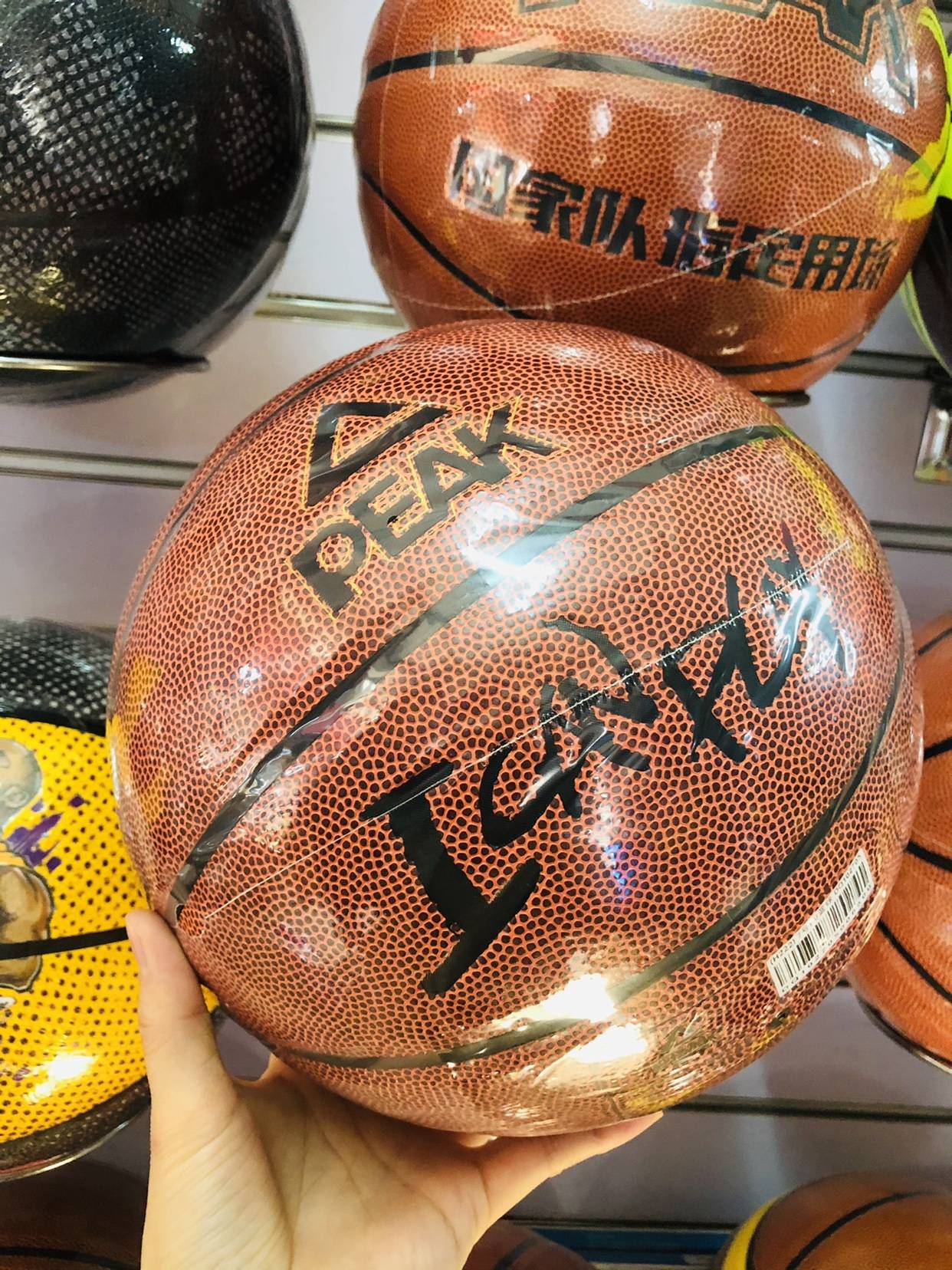 PEAK Peak No. 7 Basketball Junior High School No. 7 Standard uses balls for young men and women adult outdoor training