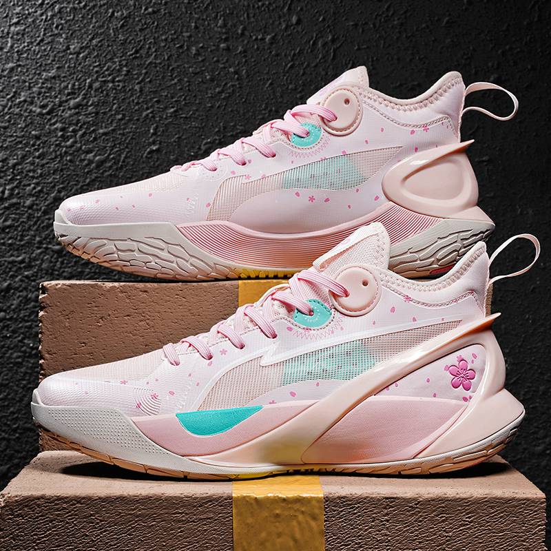 Scrambling shoes at 10-Widd