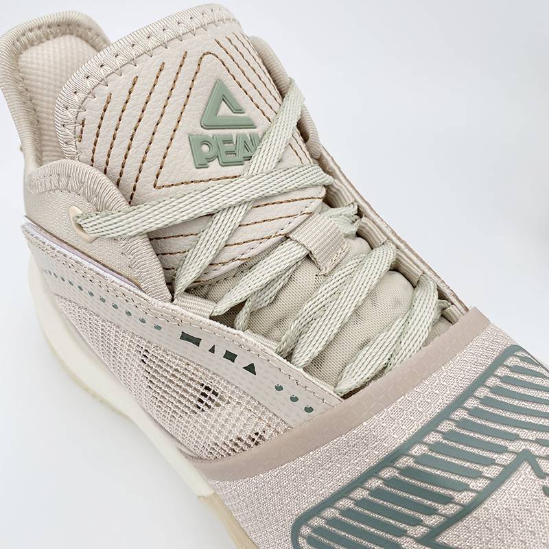 It's a pike-like, huge-triangular sand dunes, ivory, yellow-ball, flat-footed shoe