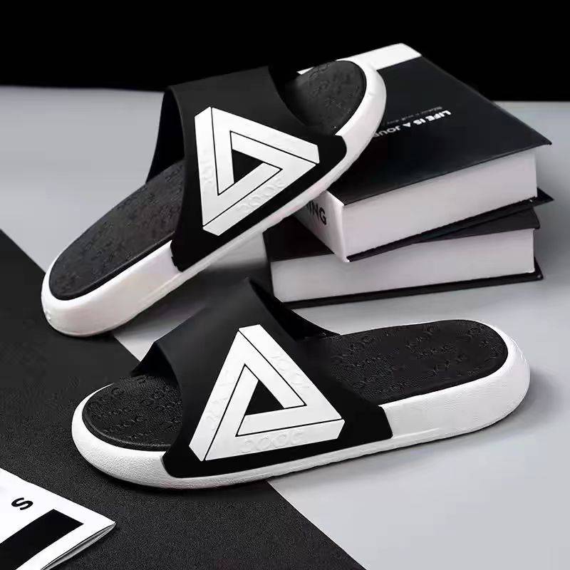 Slipper men's home attitude is a large triangle female stepping on shit, wearing anti -slip sports basketball beach vegetable sandals