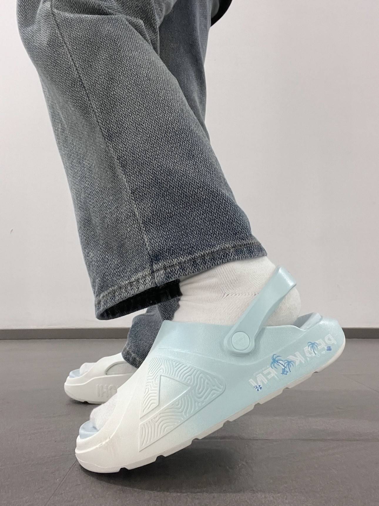 Peak polar slippers Step in the summer 24 years of sports slippers sandals, wearing shit, breathable outdoor beach shoes