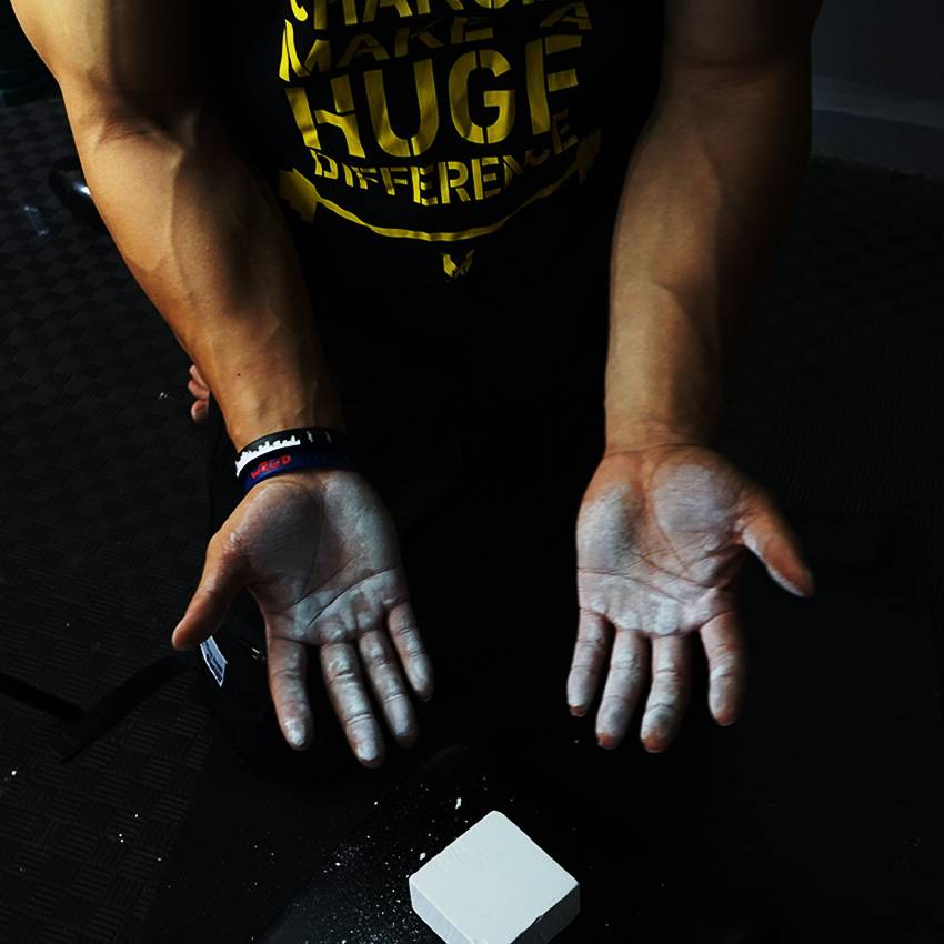 Magnesium powder sweating, weight lifting, double-barking, badminton tennis, rock-crawling