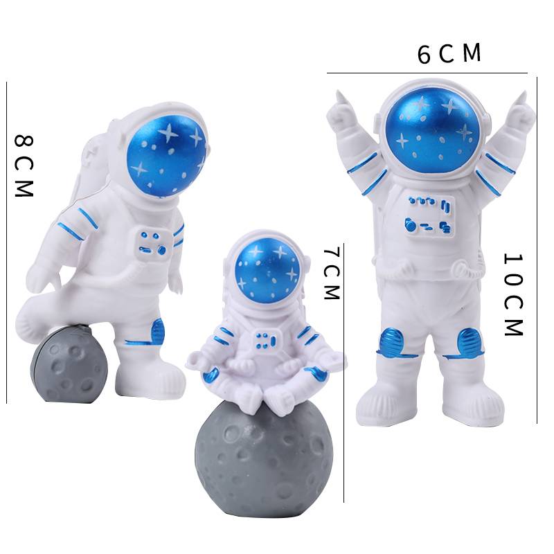 2 sets of blue astronauts