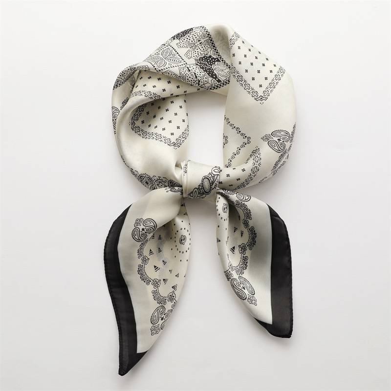 Black and white waist flower