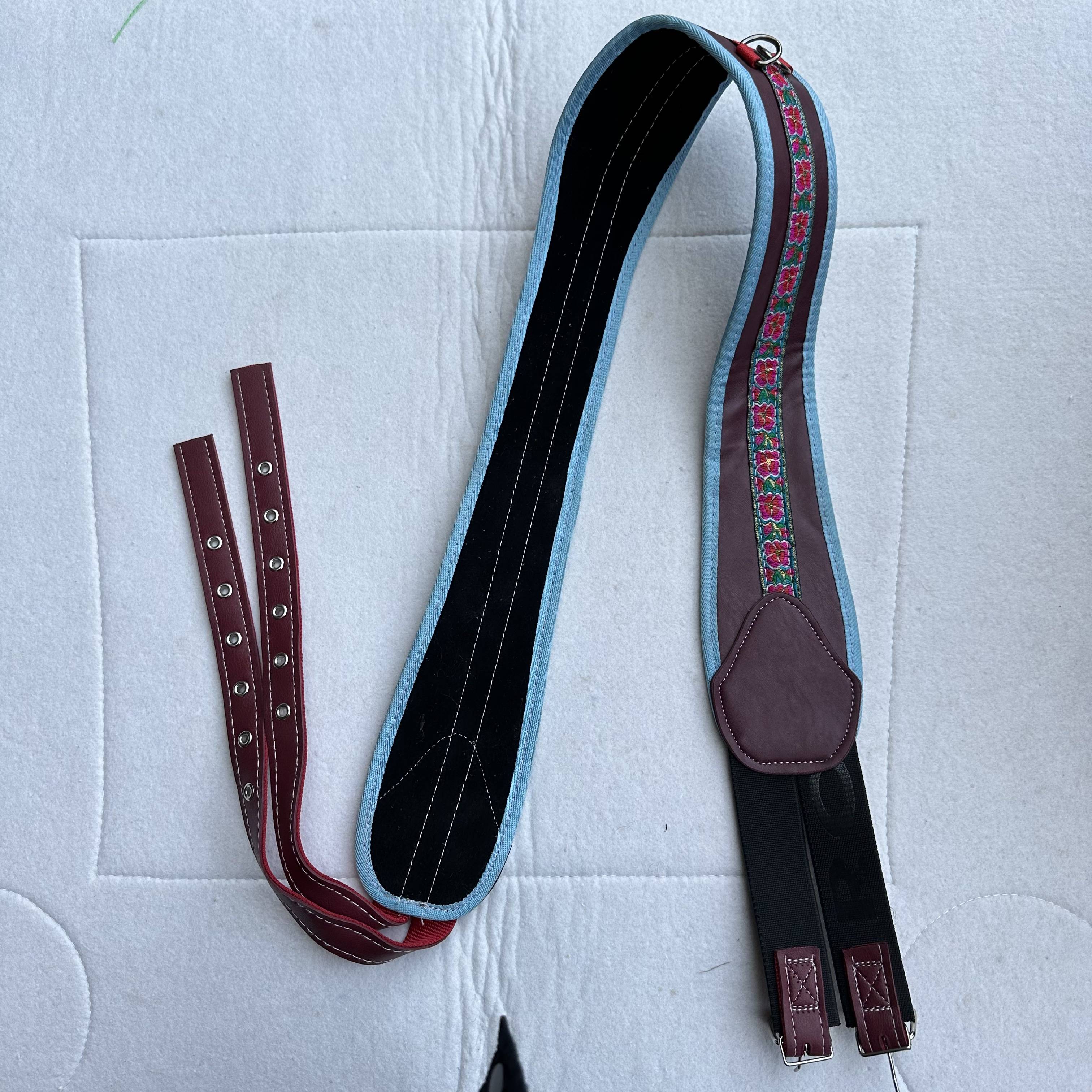 The saddle velvet velvet velvet and the velvet velvet velvet packs are loosely adjusted