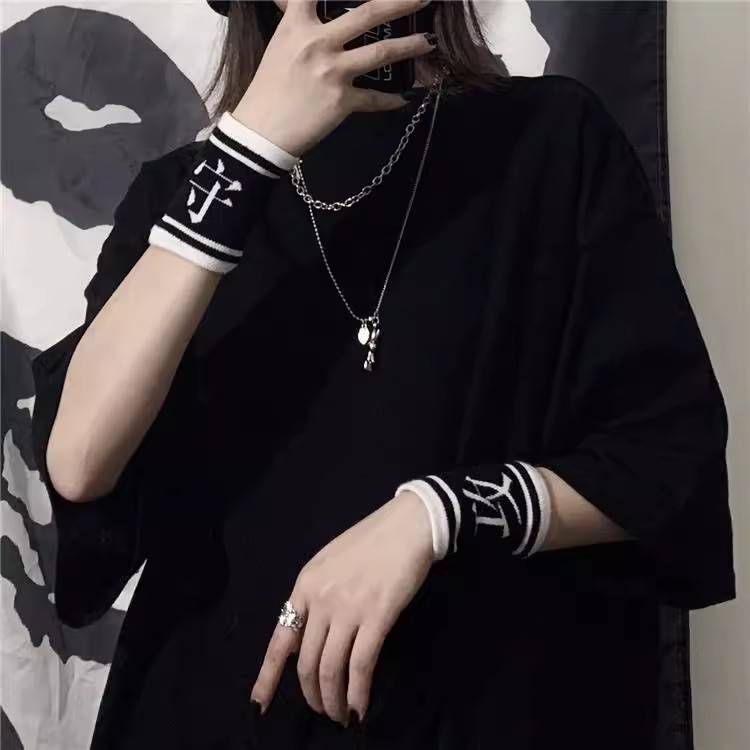 the sports women's wrists