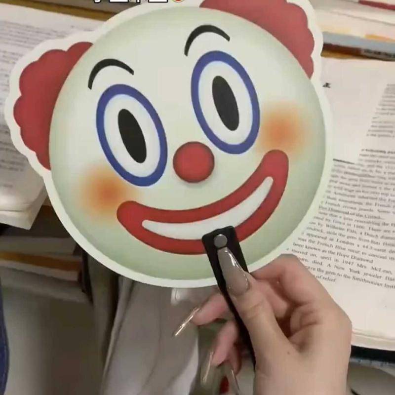 Xiaohongshu, the top leader of JOKER's clown mask fan student ins, funny network red fan