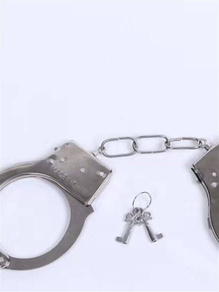 Handcuffs bracelets and children's toys scripts Killing room props stainless steel bracelet couple iron alloy foot torture