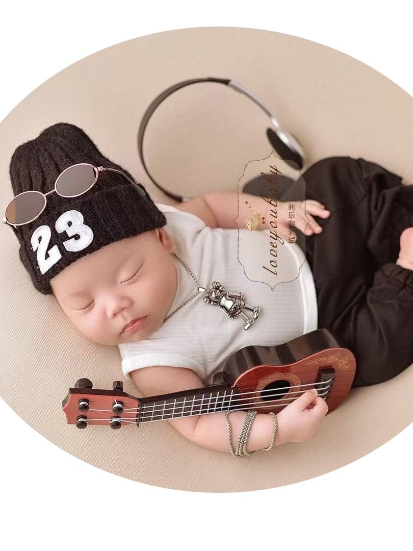 Impression of the newborn male baby baby full moon photography and the children's photography wool hat sunglasses off -road wind
